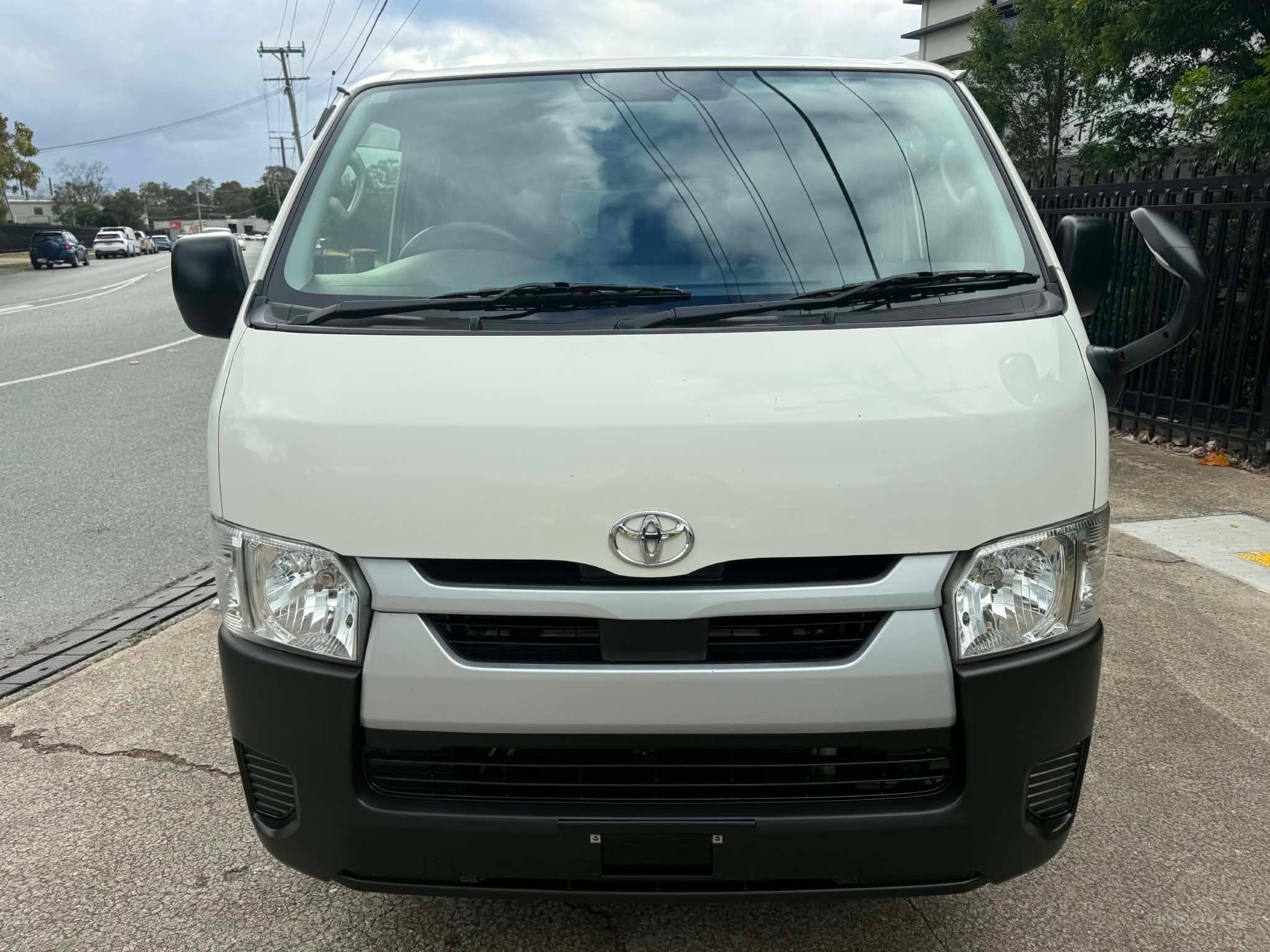 TOYOTA HIACE