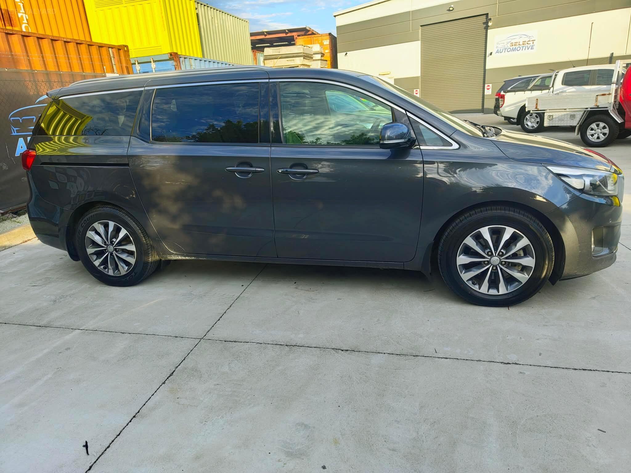 KIA CARNIVAL