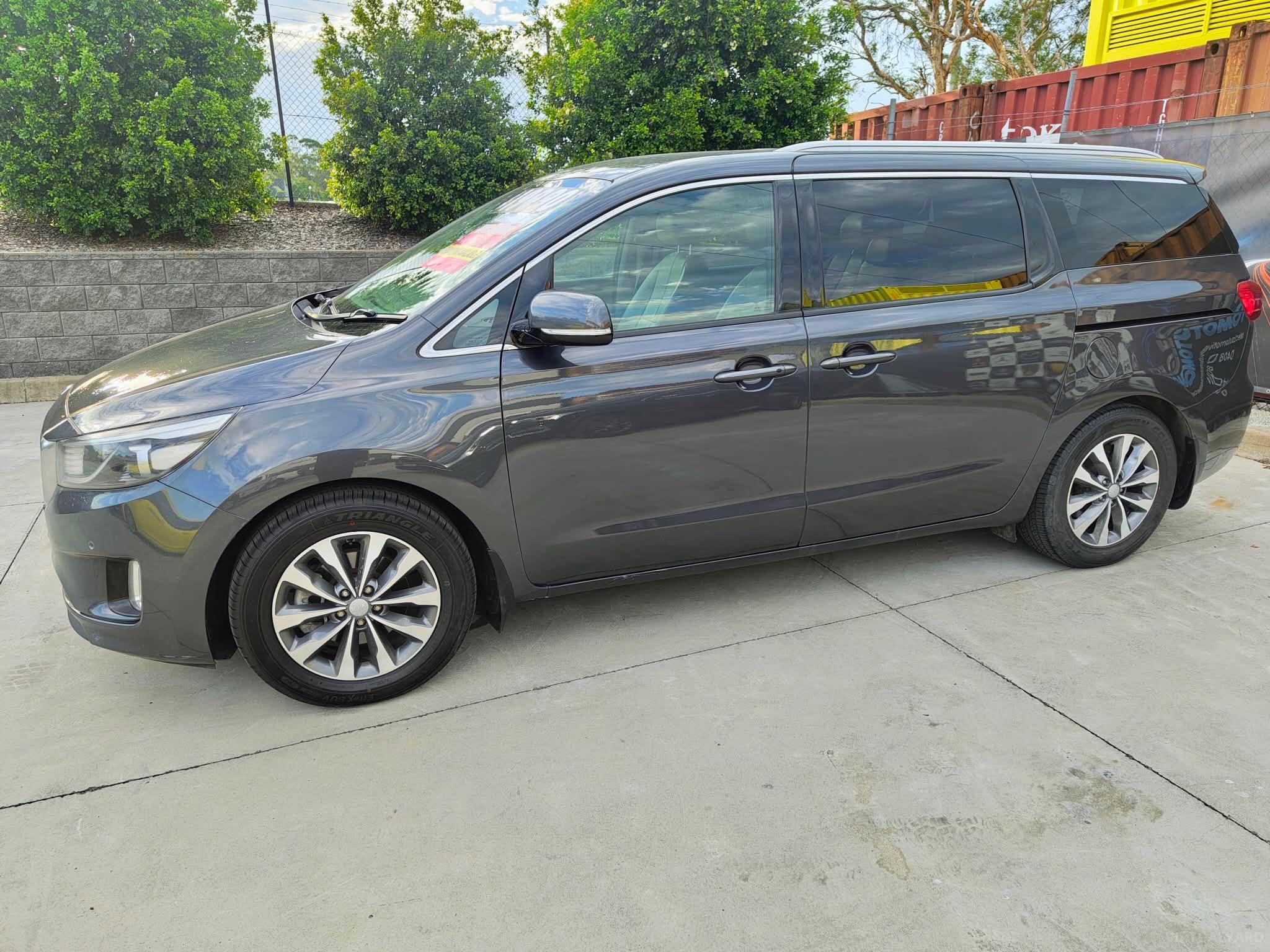 KIA CARNIVAL