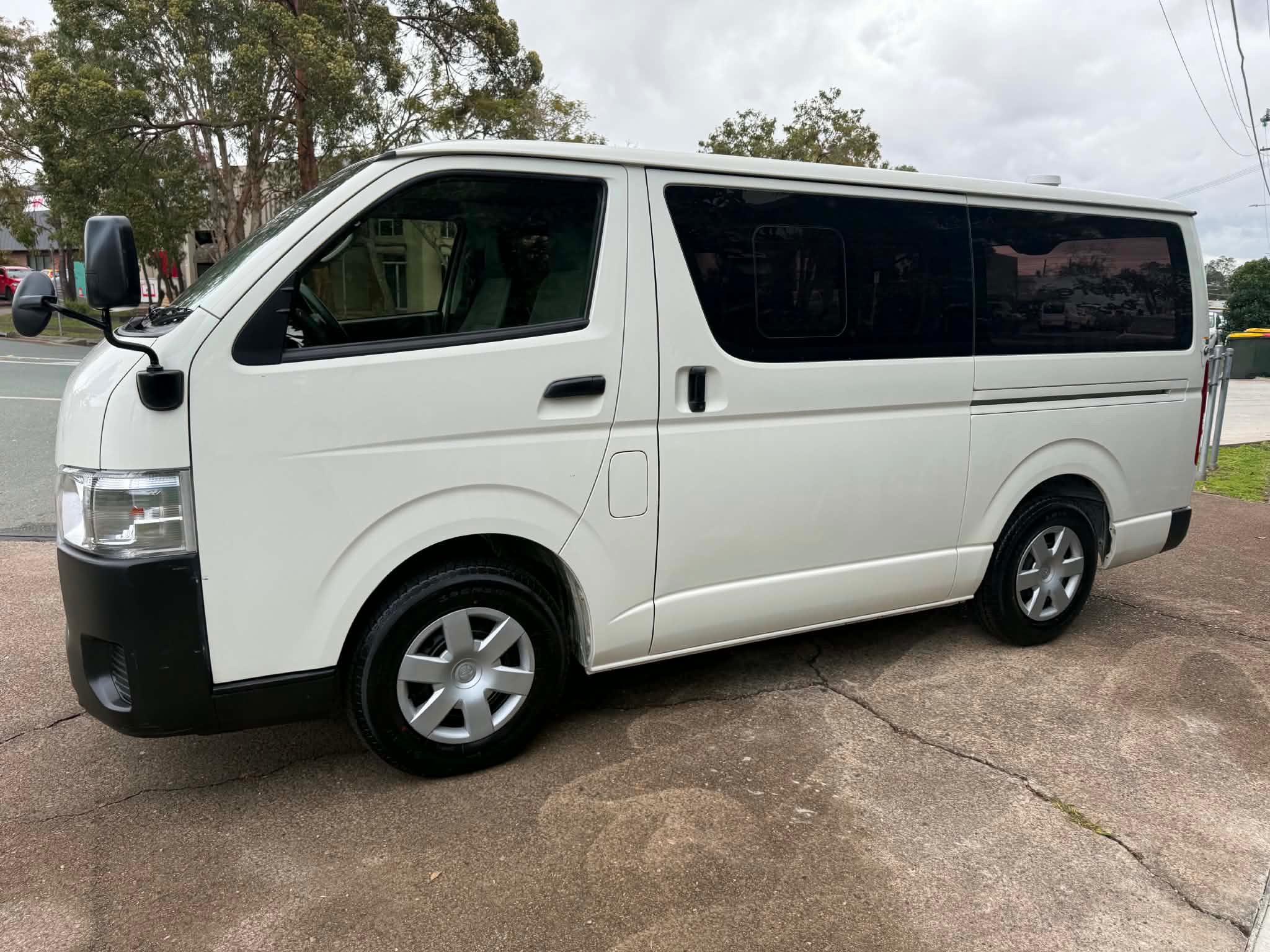 TOYOTA HIACE