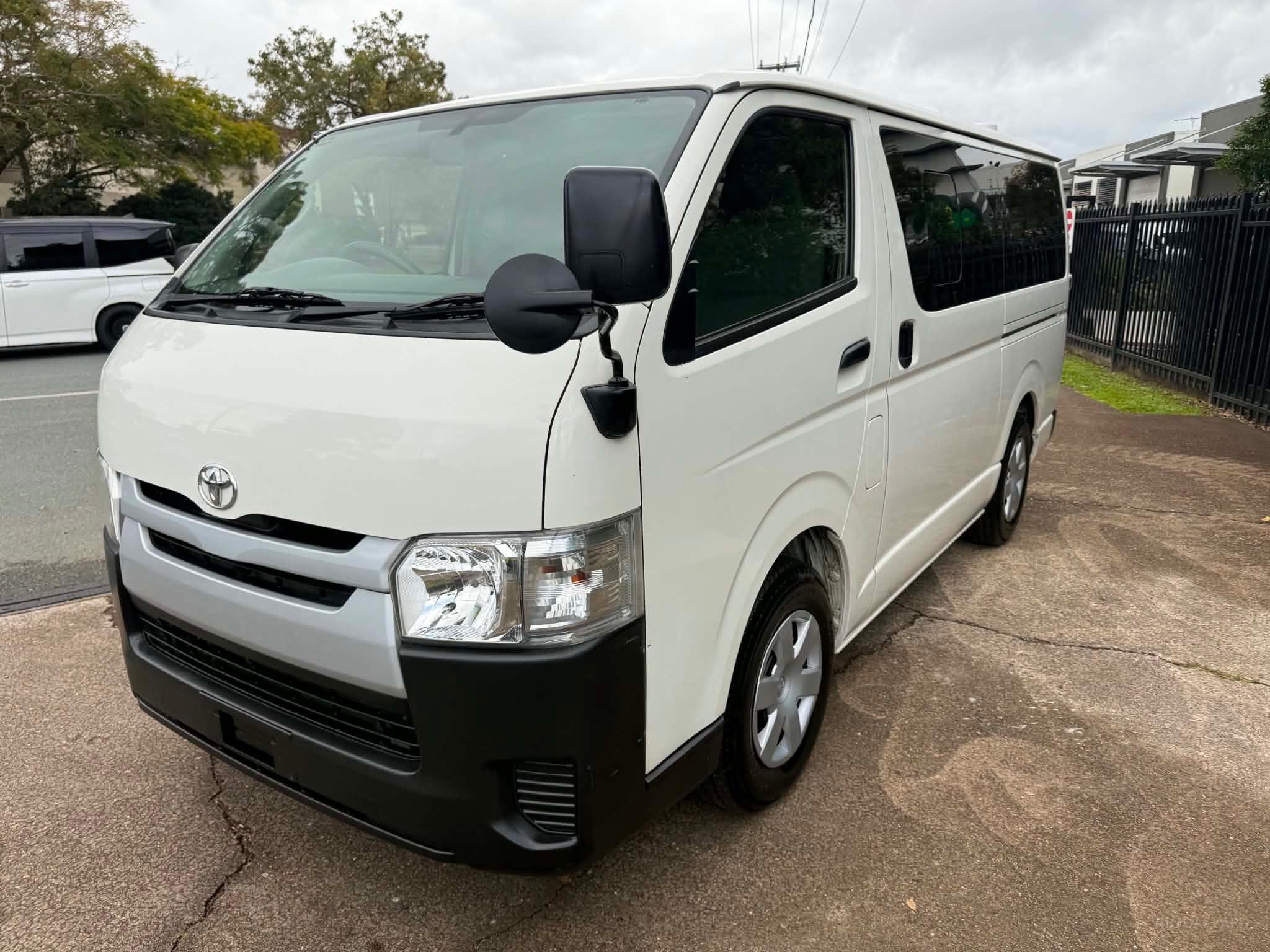 TOYOTA HIACE