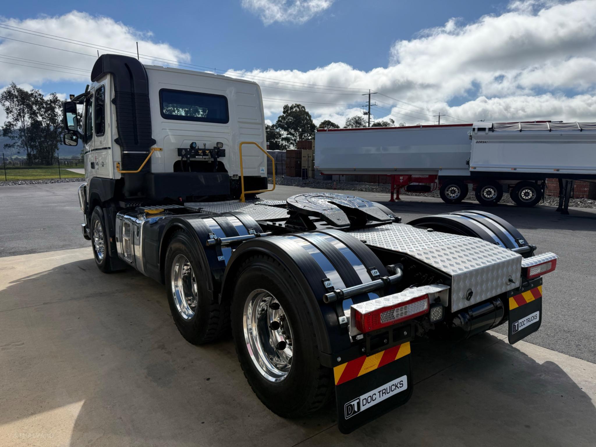 VOLVO FM13 CAB CHASSIS
