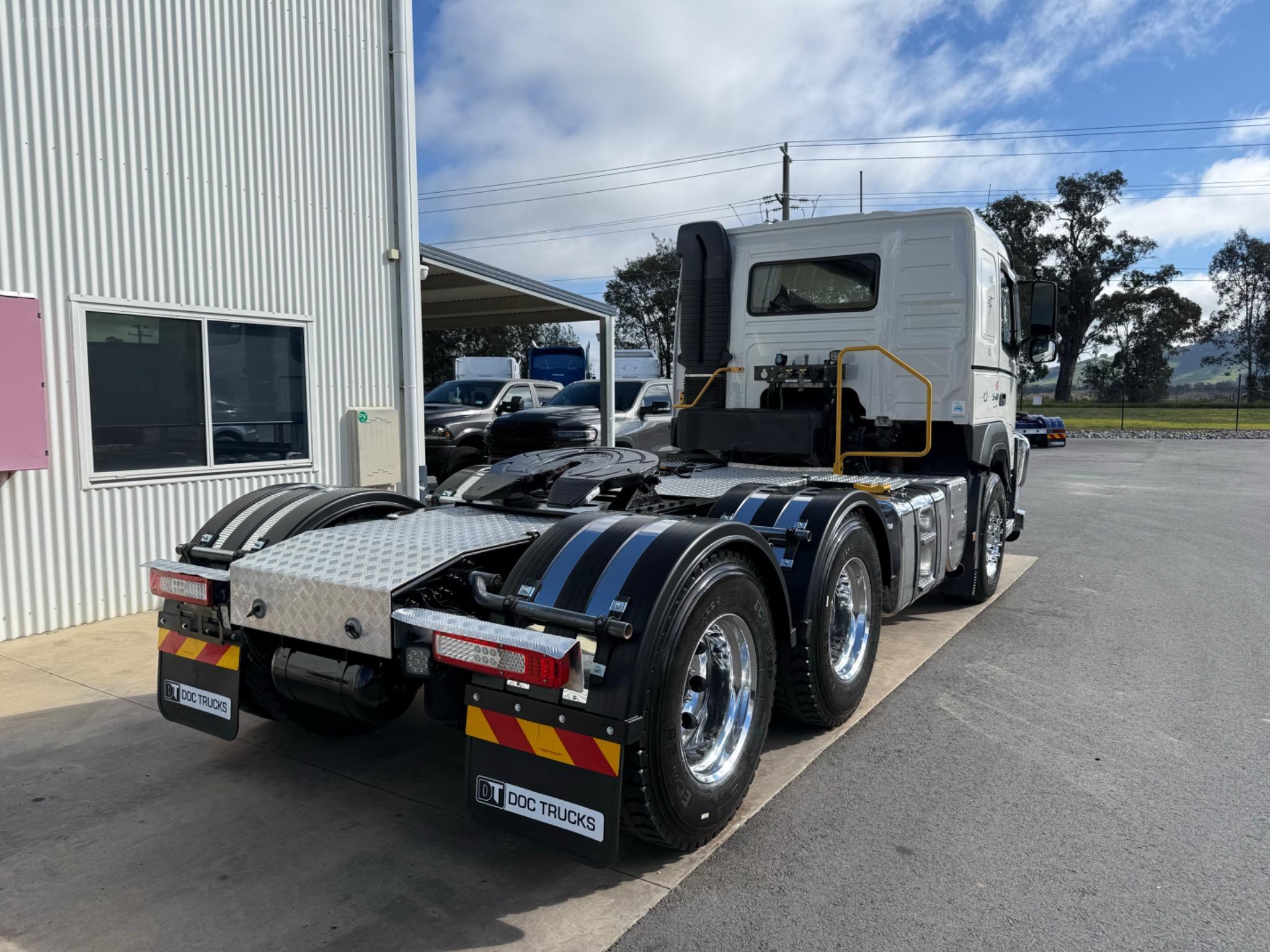 VOLVO FM13 CAB CHASSIS