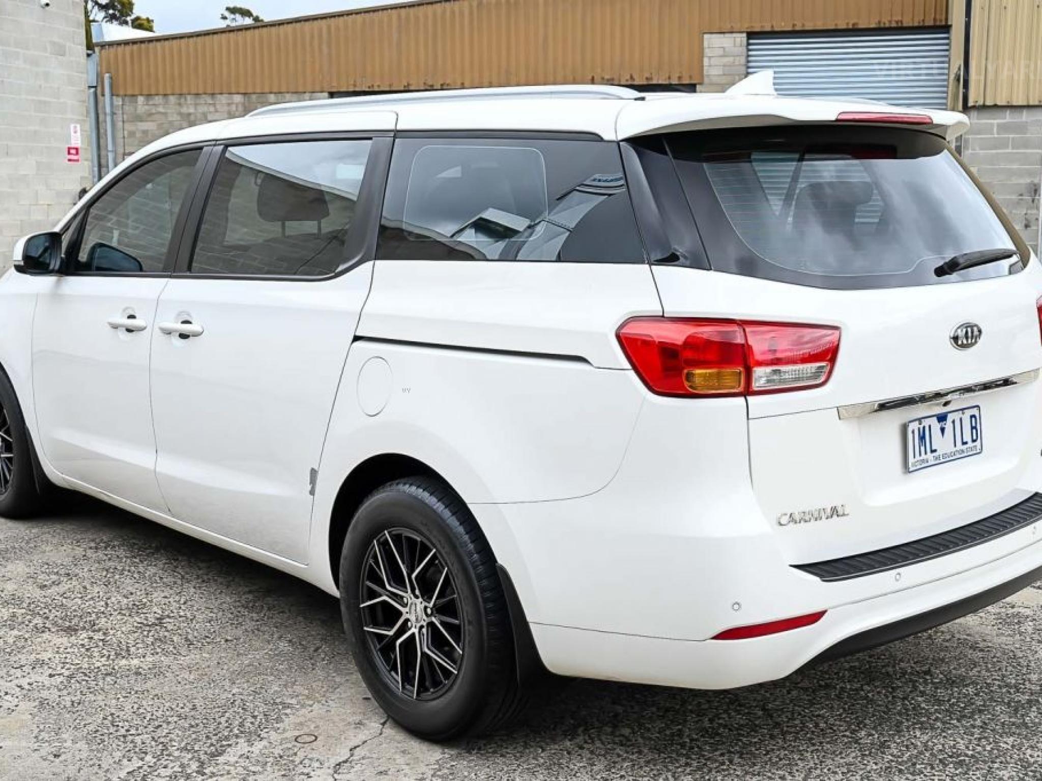 KIA CARNIVAL