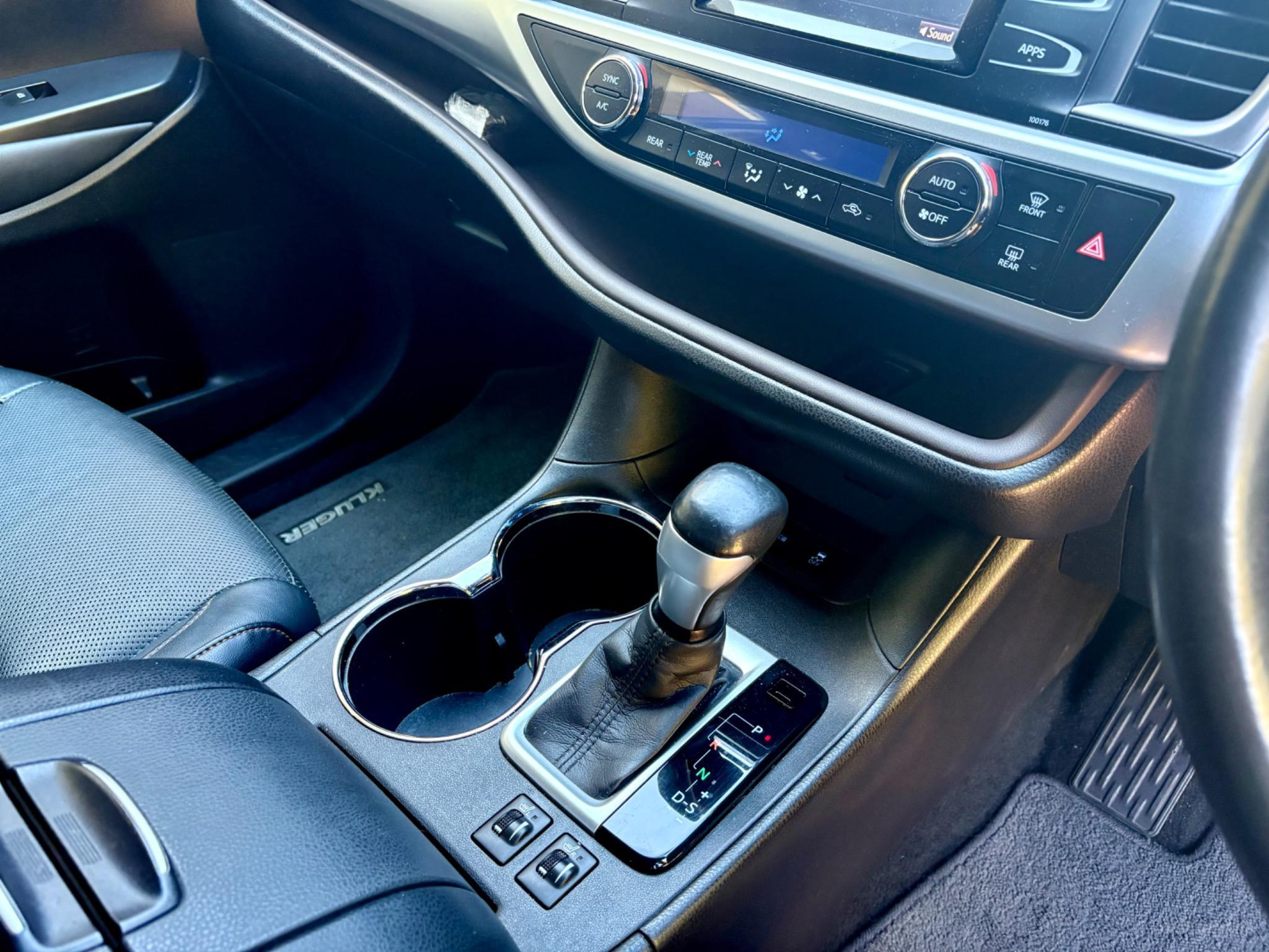 TOYOTA KLUGER