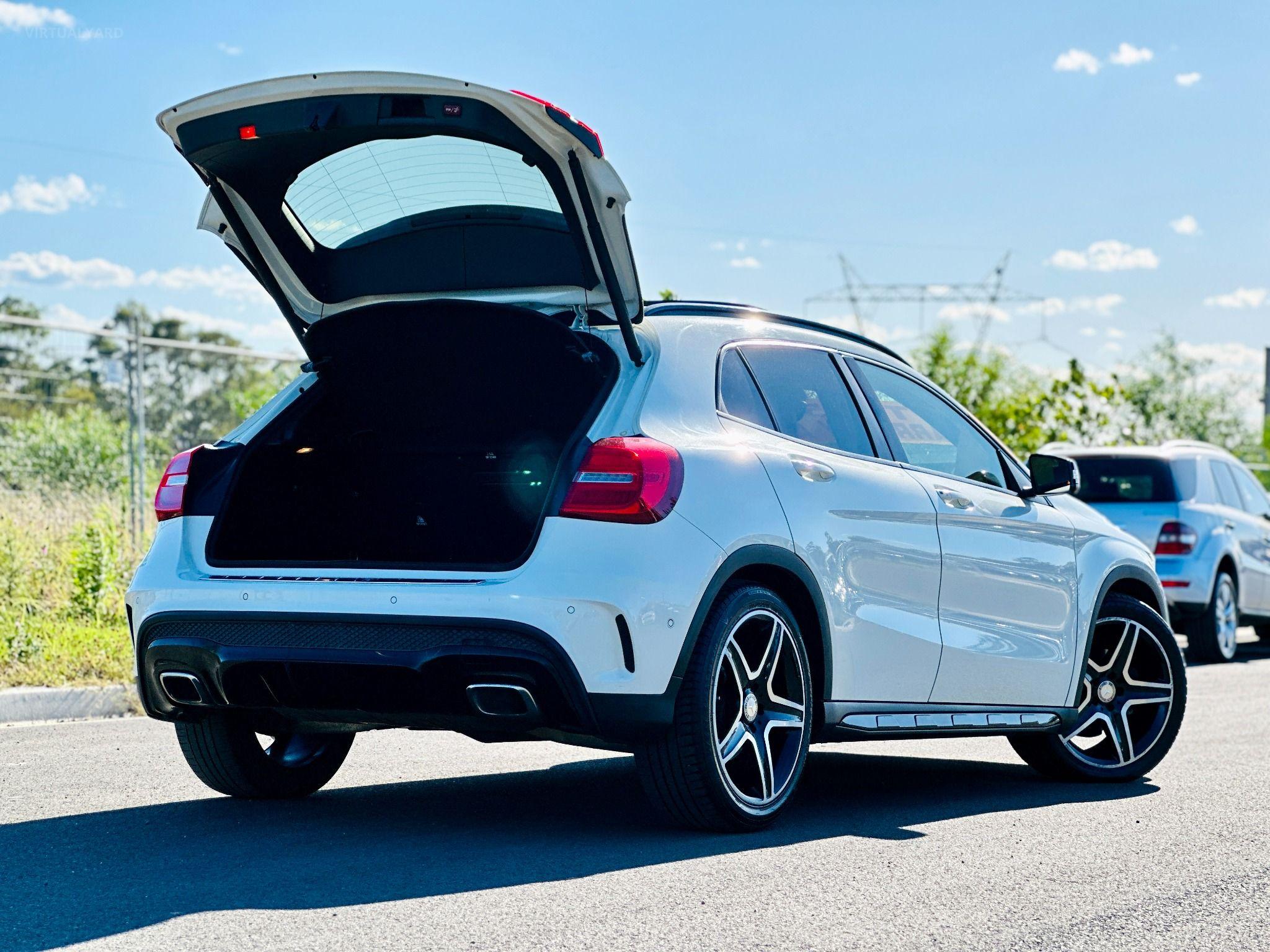 MERCEDES-BENZ GLA200