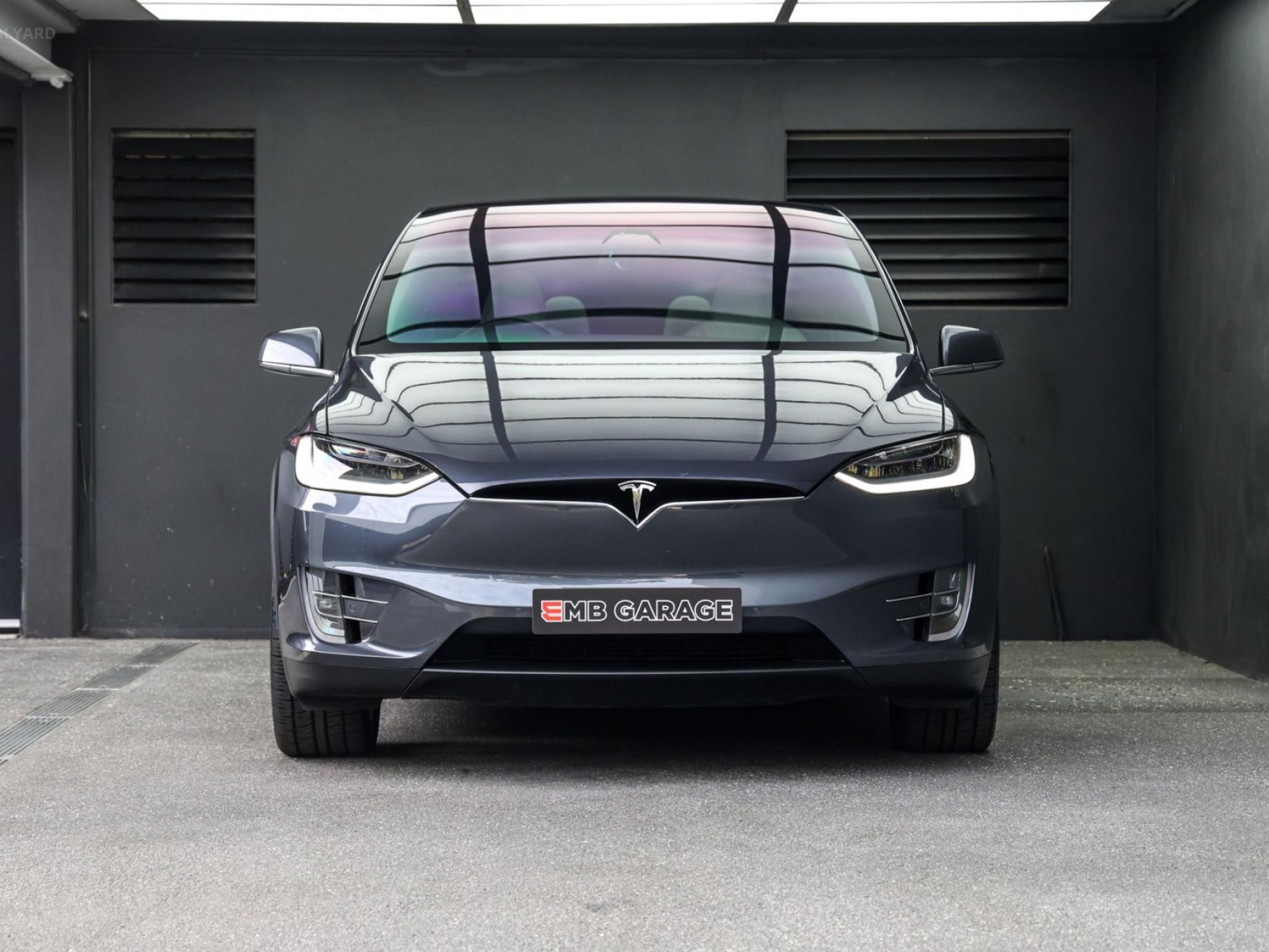 TESLA MODEL X