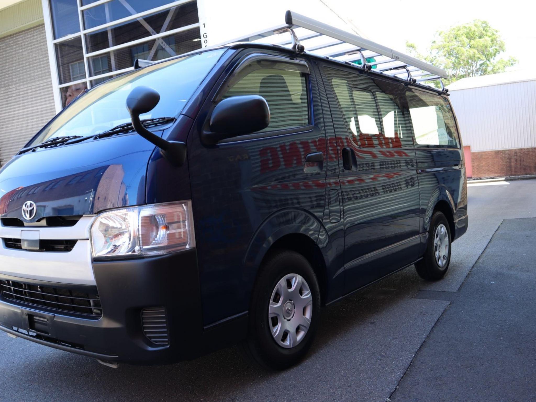 TOYOTA HIACE