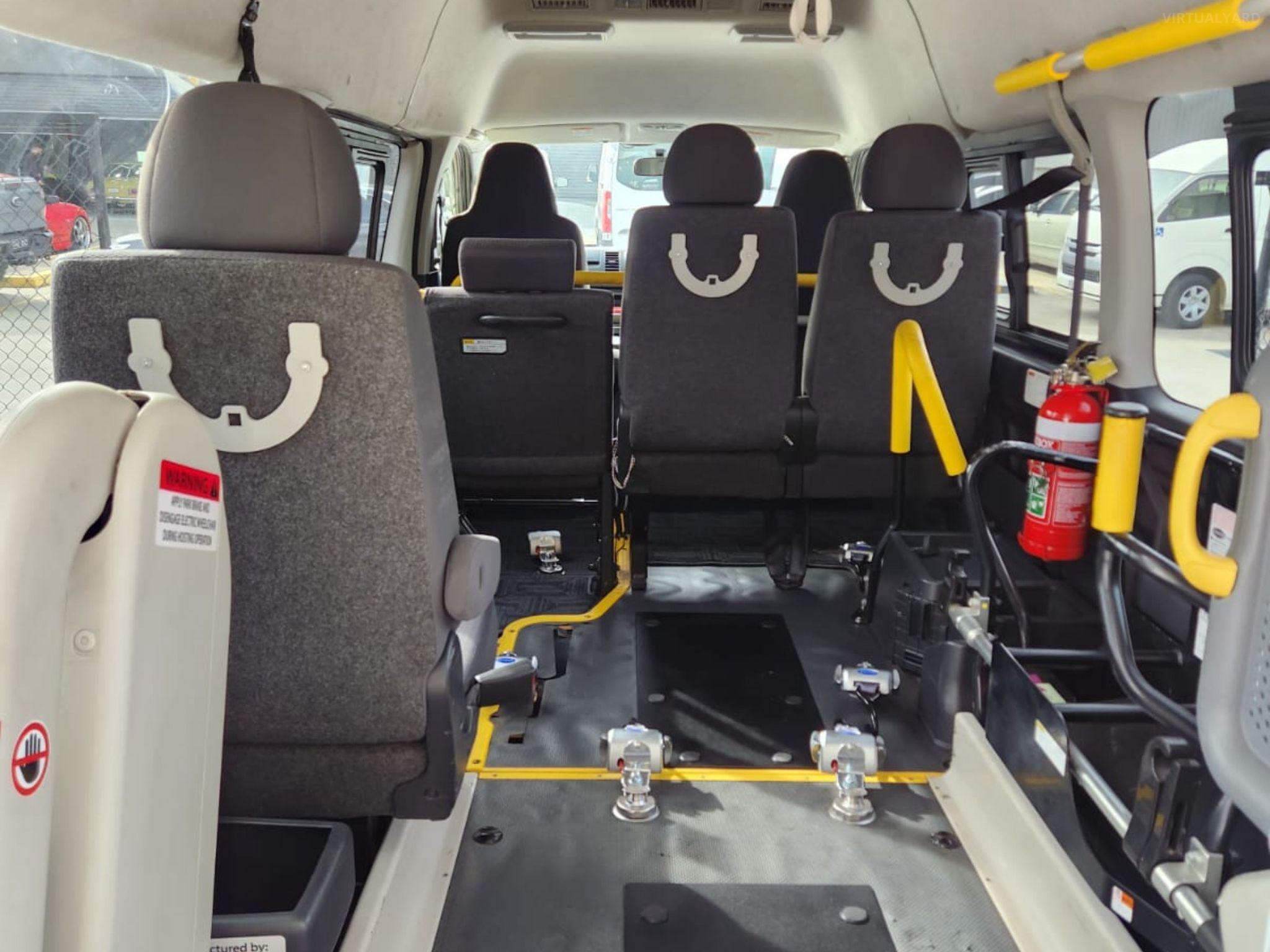 TOYOTA HIACE