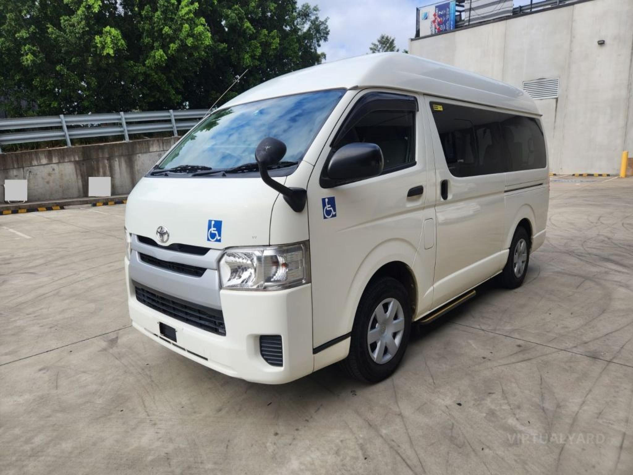 TOYOTA HIACE