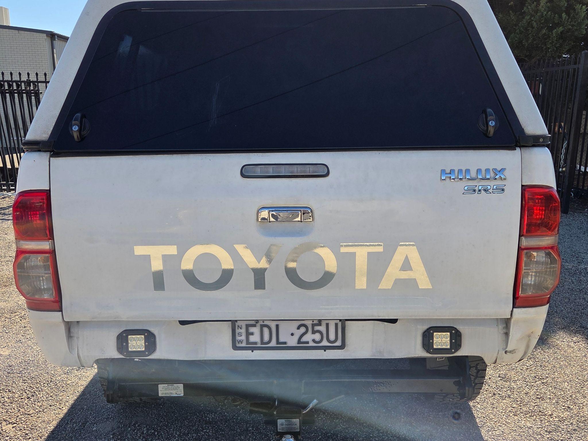 TOYOTA HILUX