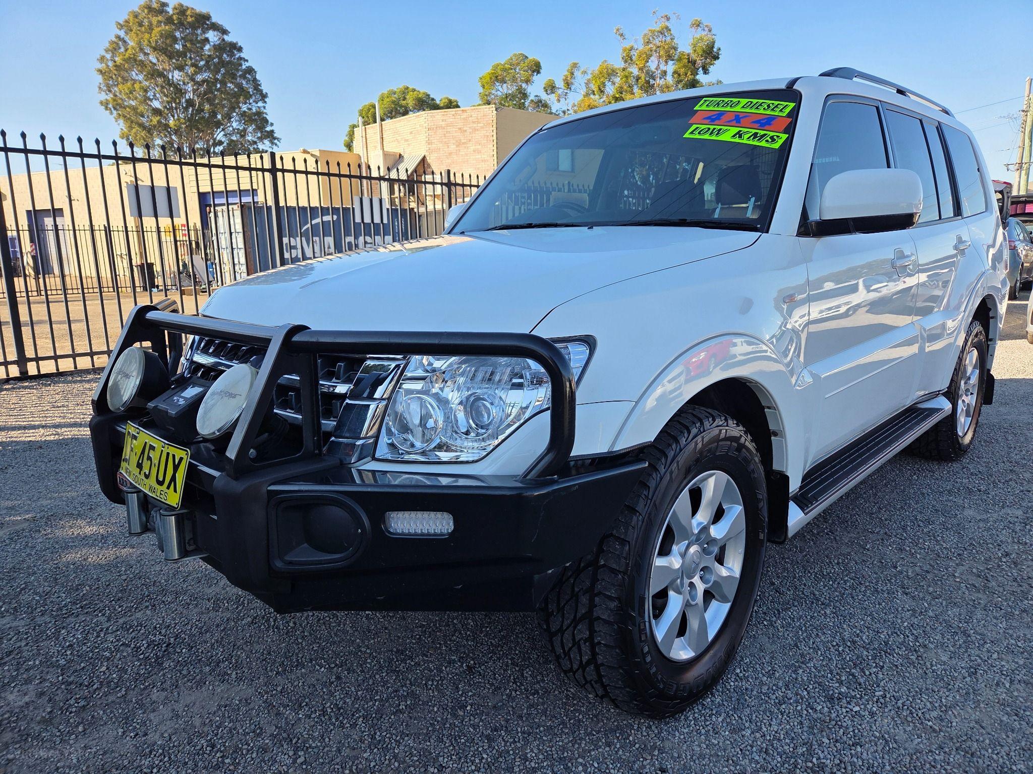 MITSUBISHI PAJERO
