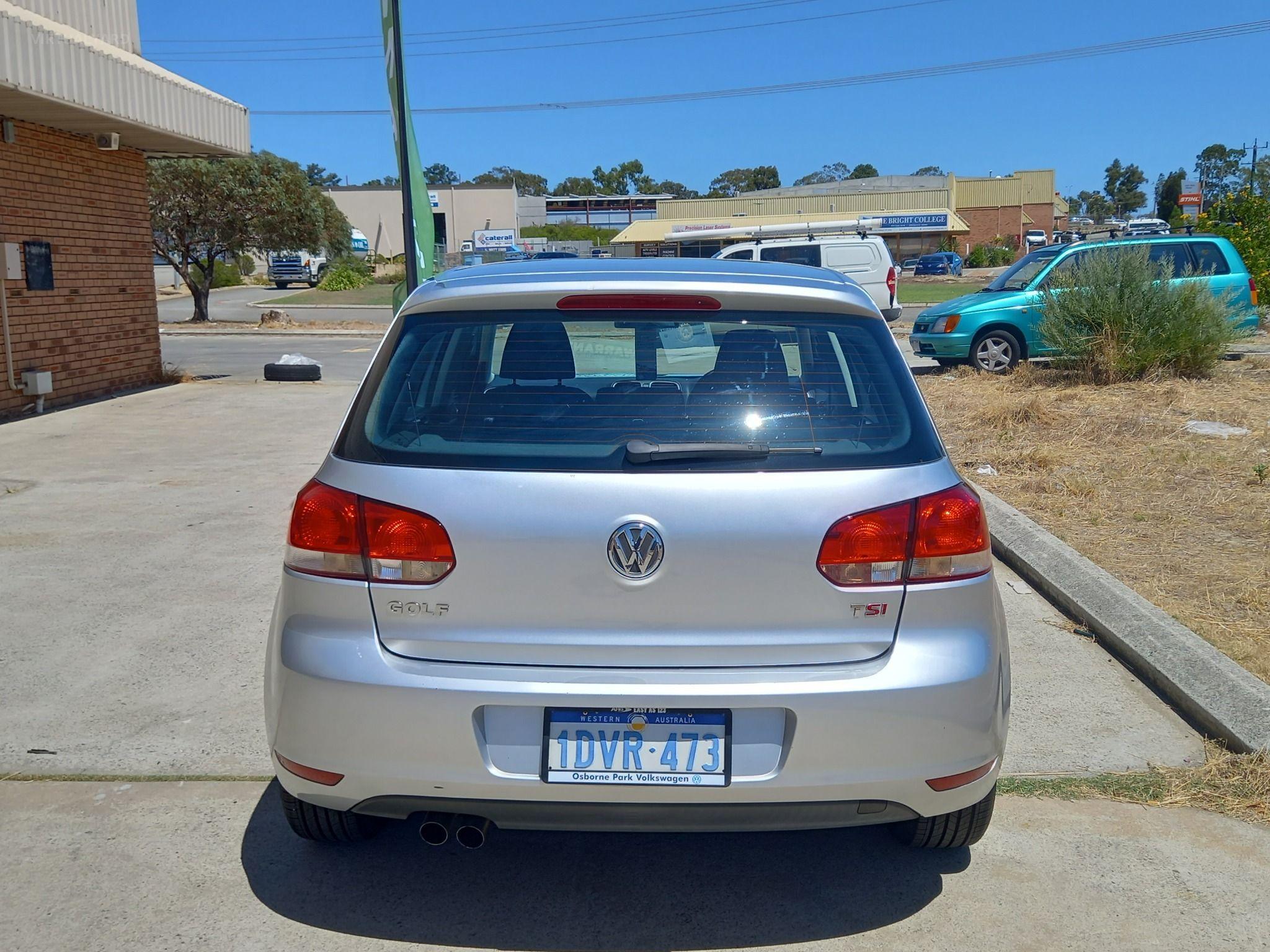 VOLKSWAGEN GOLF