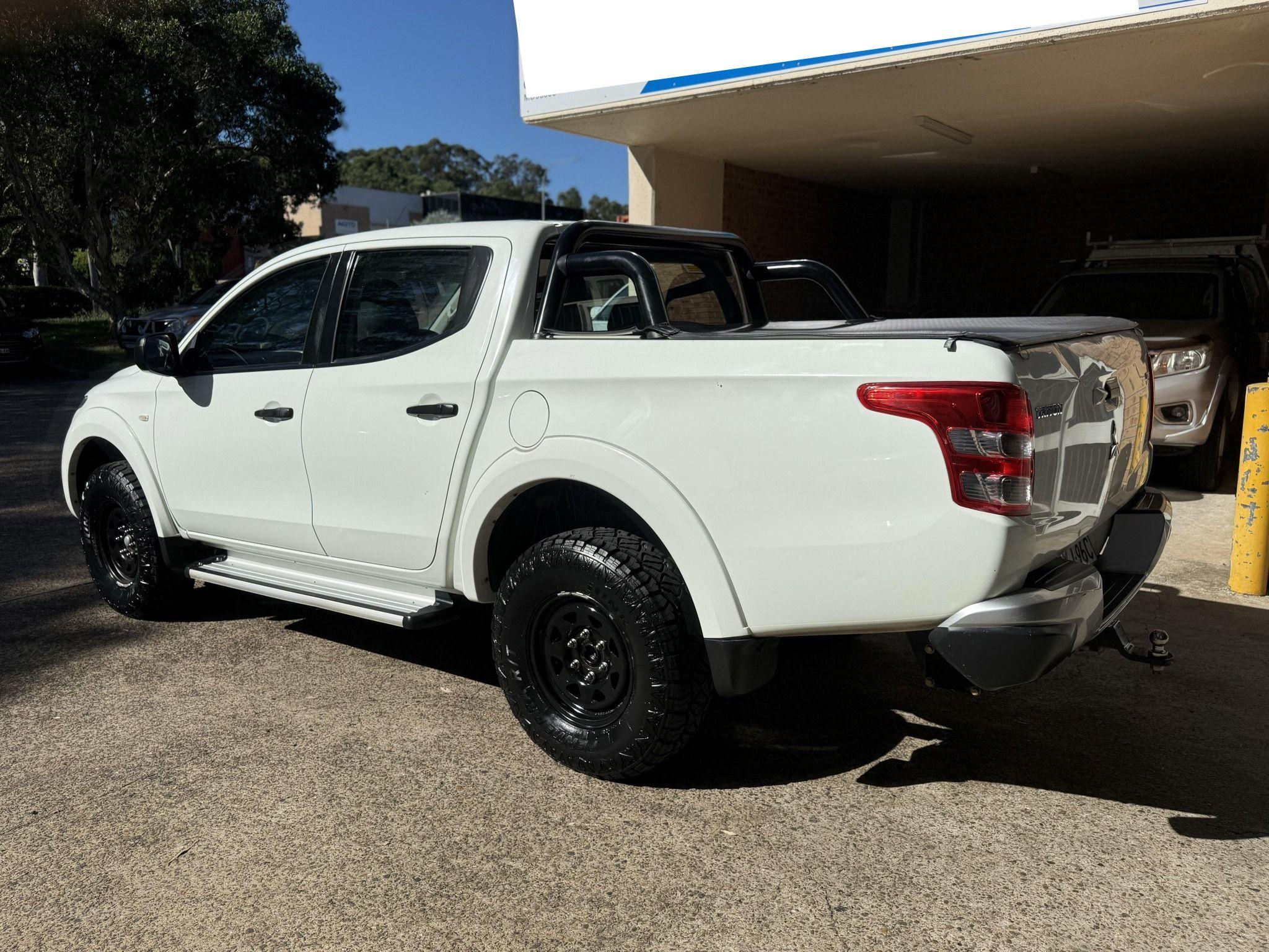 MITSUBISHI TRITON