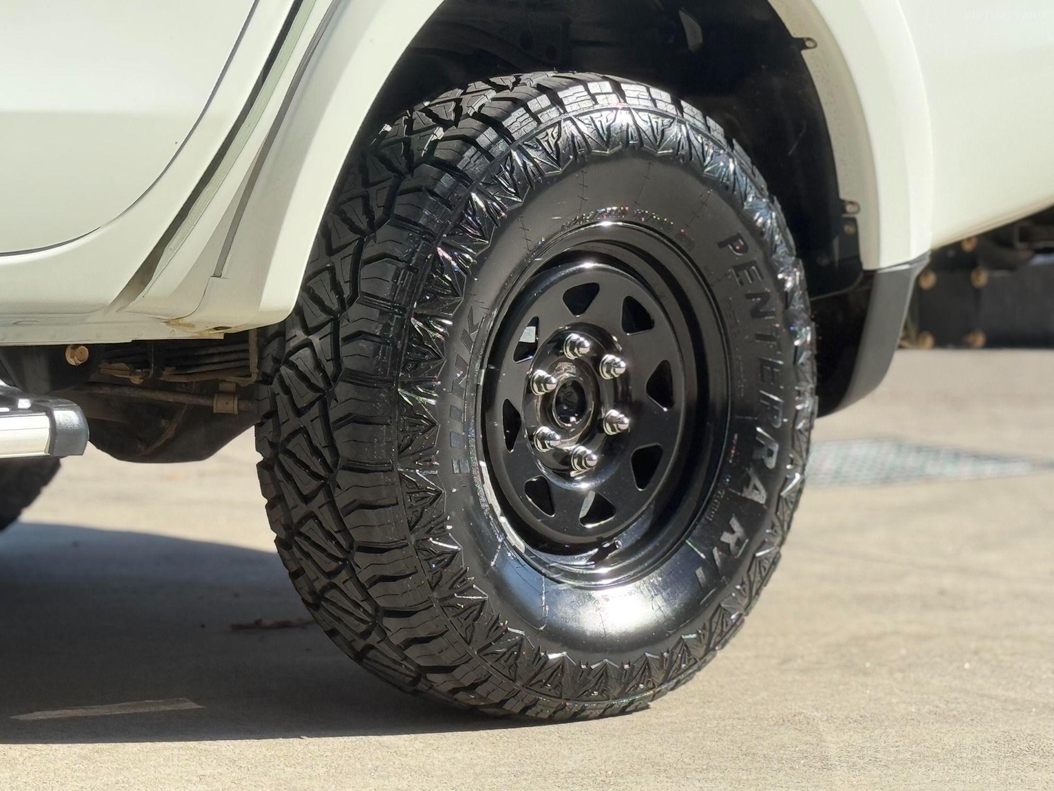 MITSUBISHI TRITON