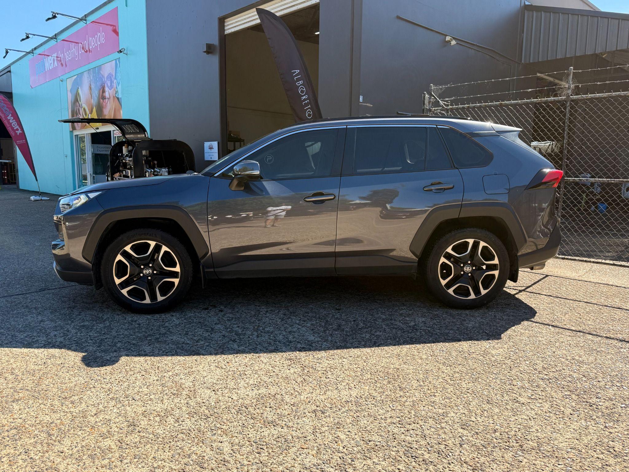 TOYOTA RAV4