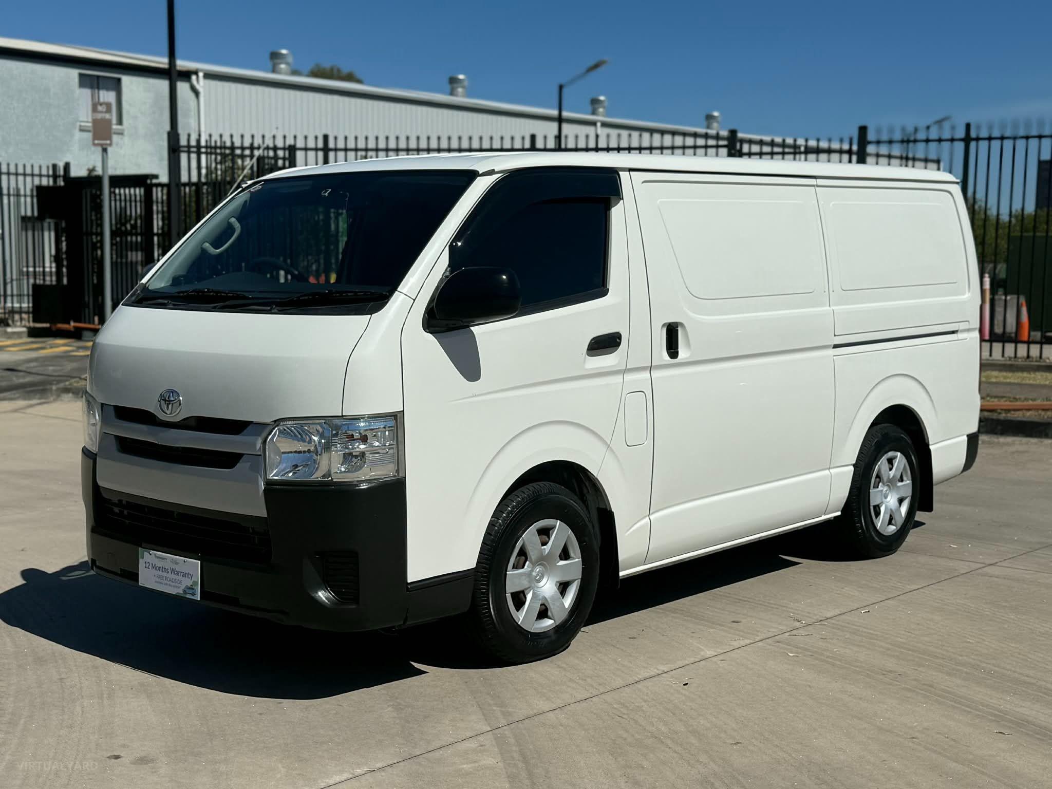 TOYOTA HIACE