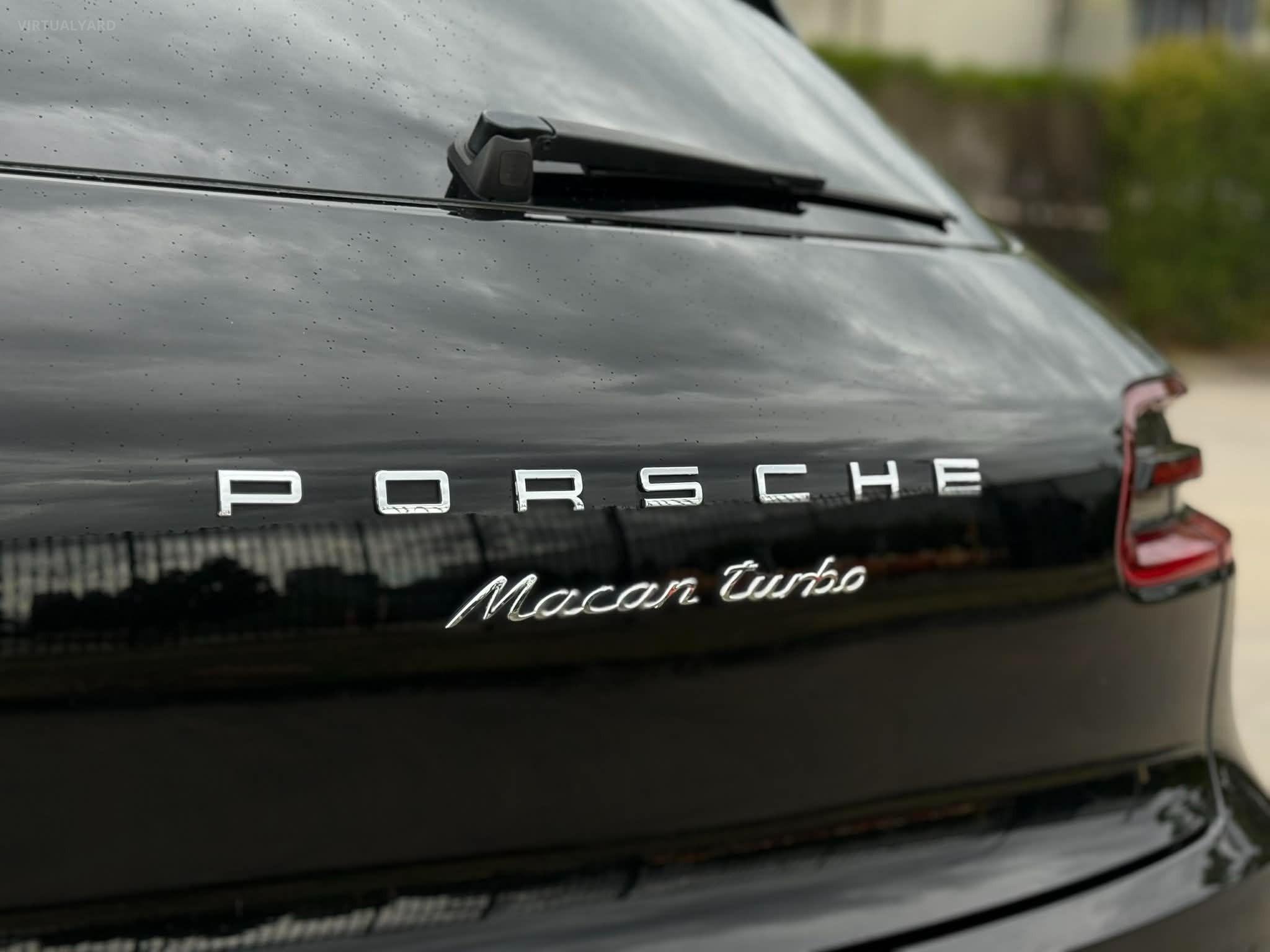 PORSCHE MACAN