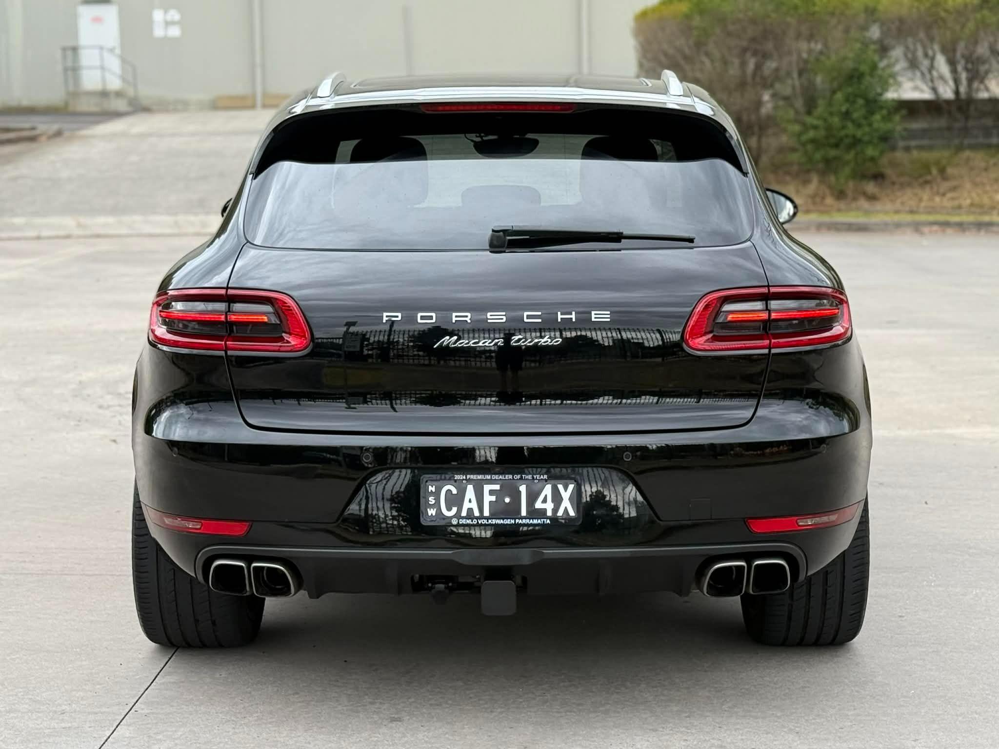 PORSCHE MACAN