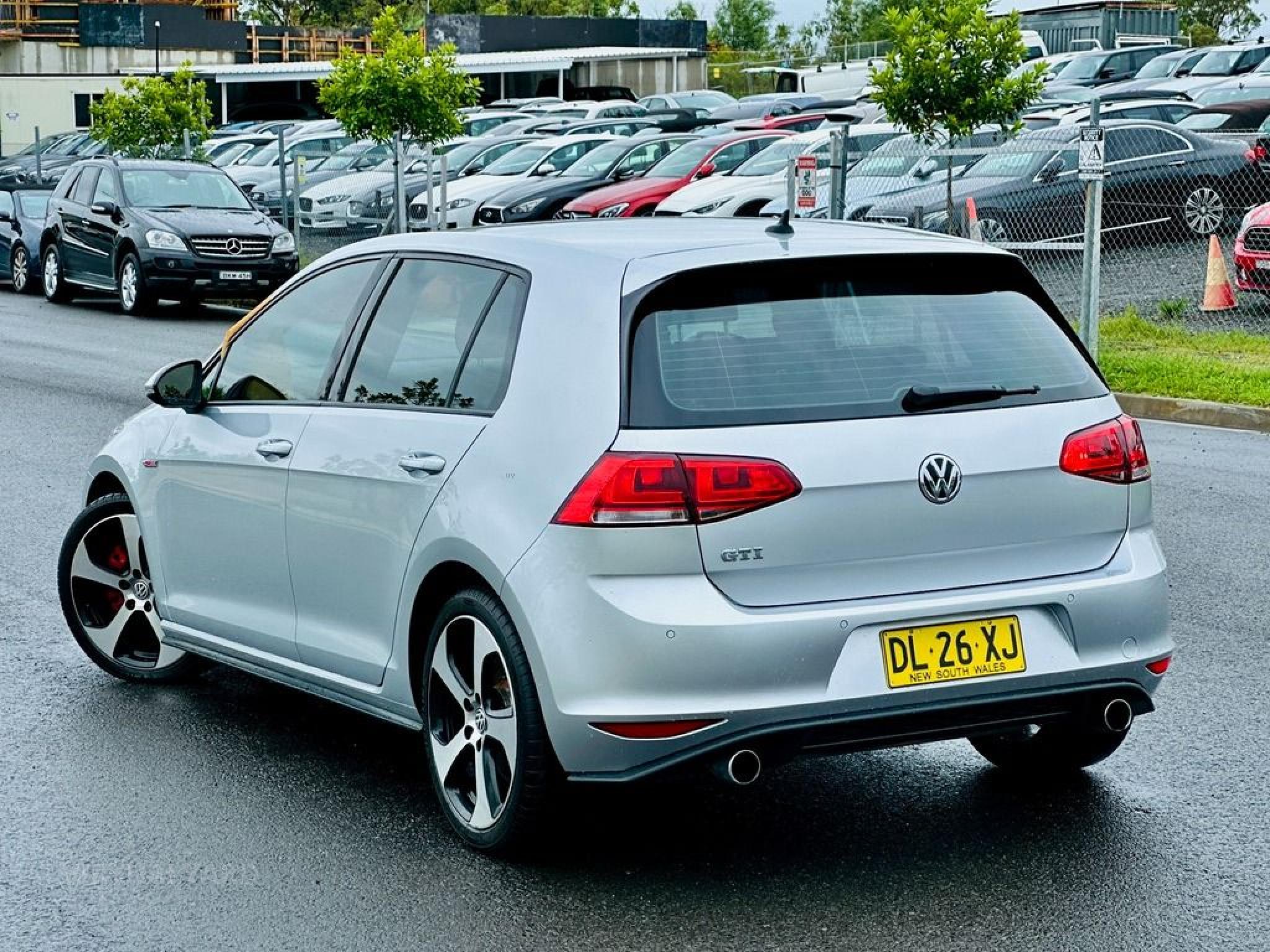 VOLKSWAGEN GOLF
