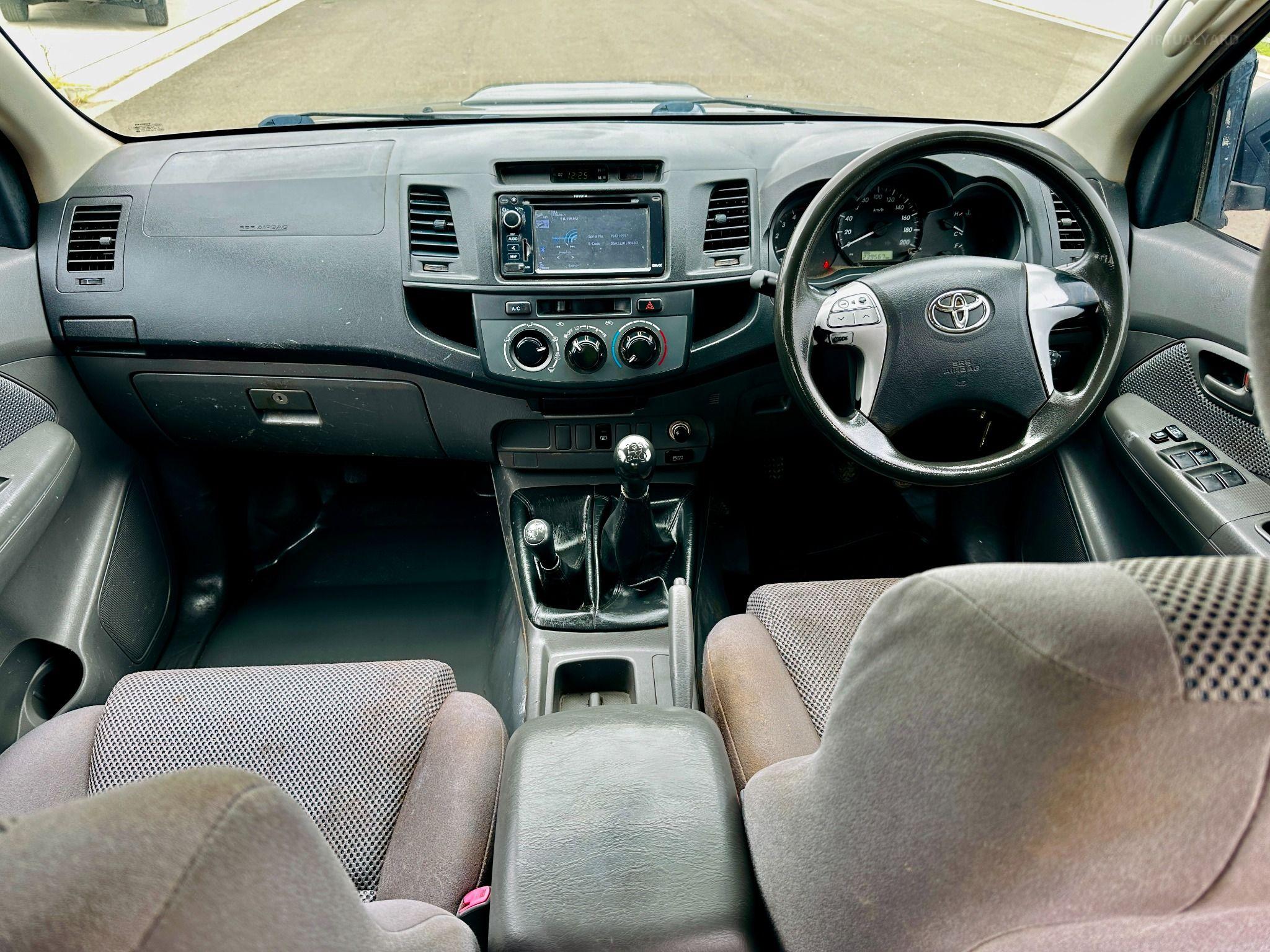 TOYOTA HILUX