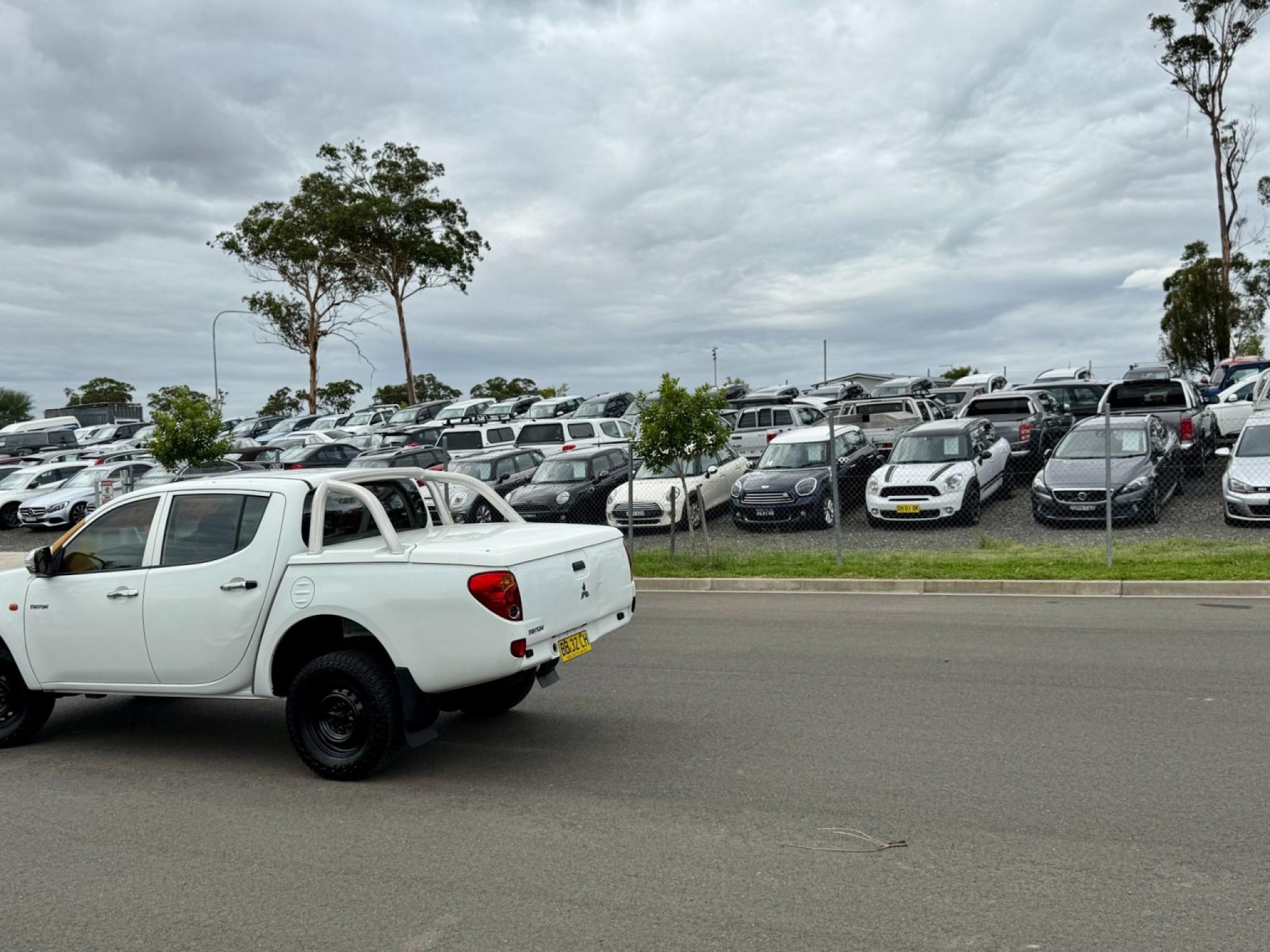 MITSUBISHI TRITON