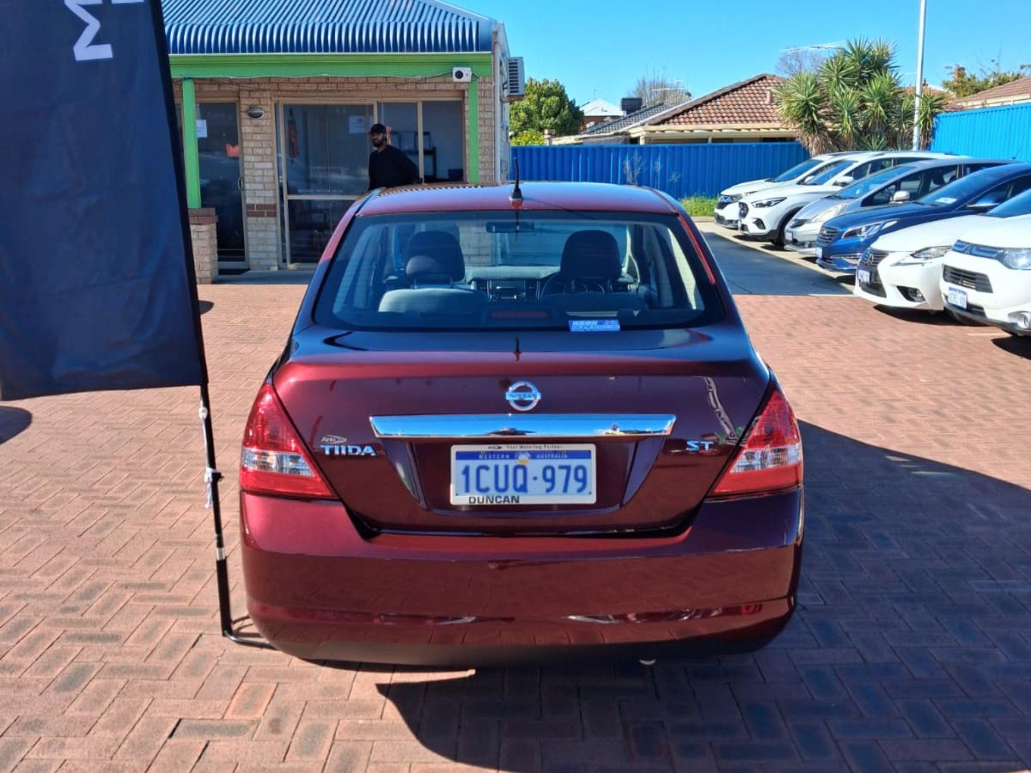 NISSAN TIIDA