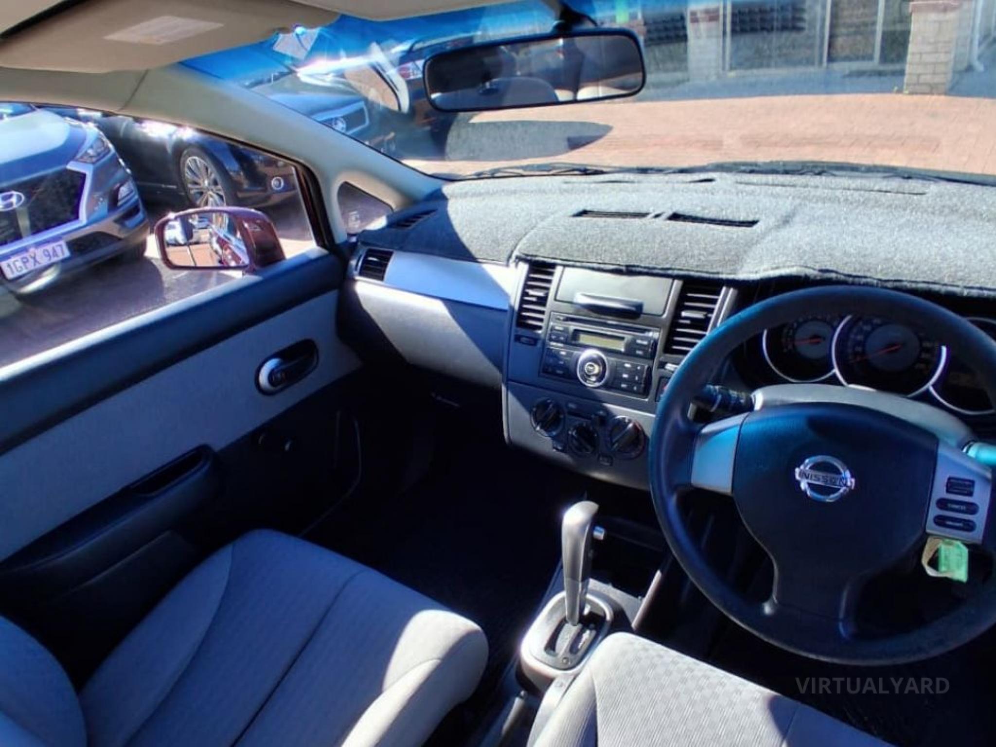 NISSAN TIIDA