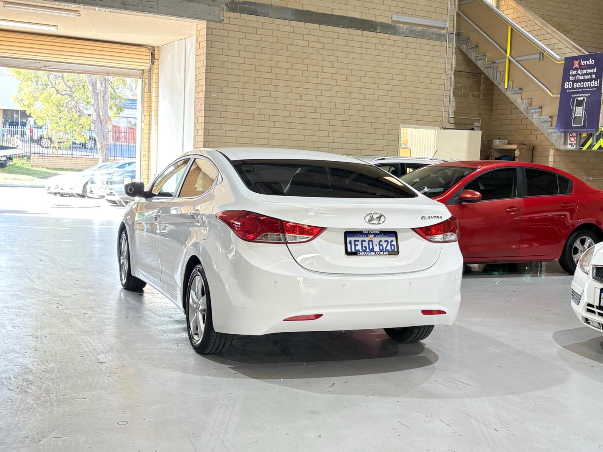 HYUNDAI ELANTRA