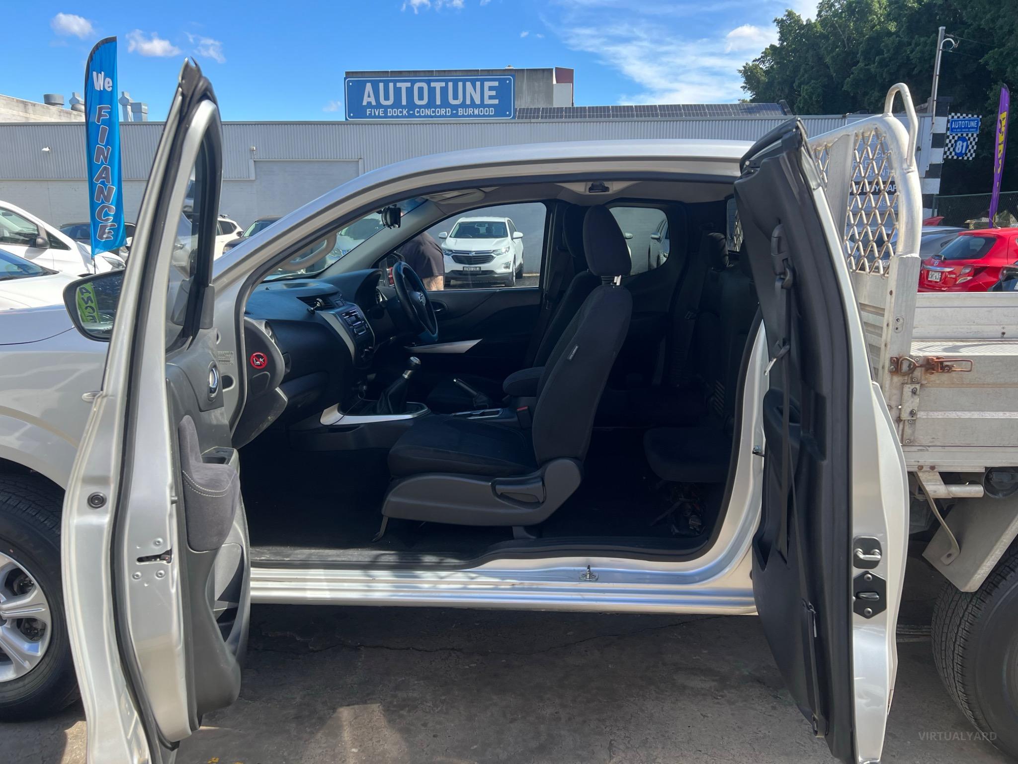 NISSAN NAVARA