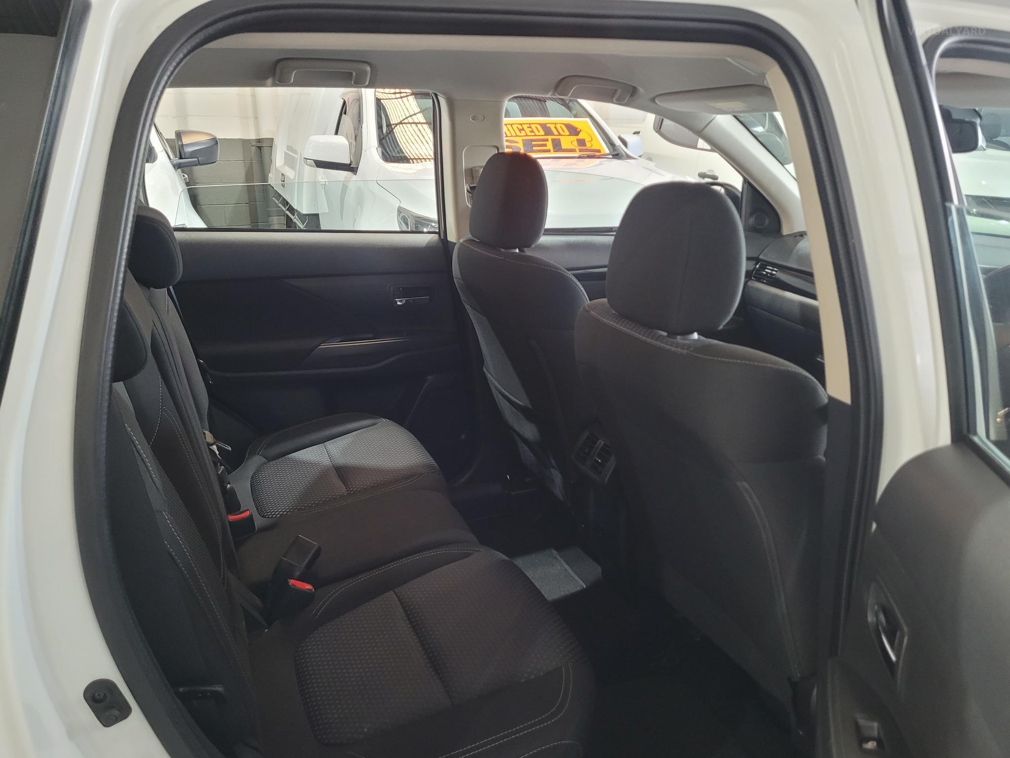 MITSUBISHI OUTLANDER
