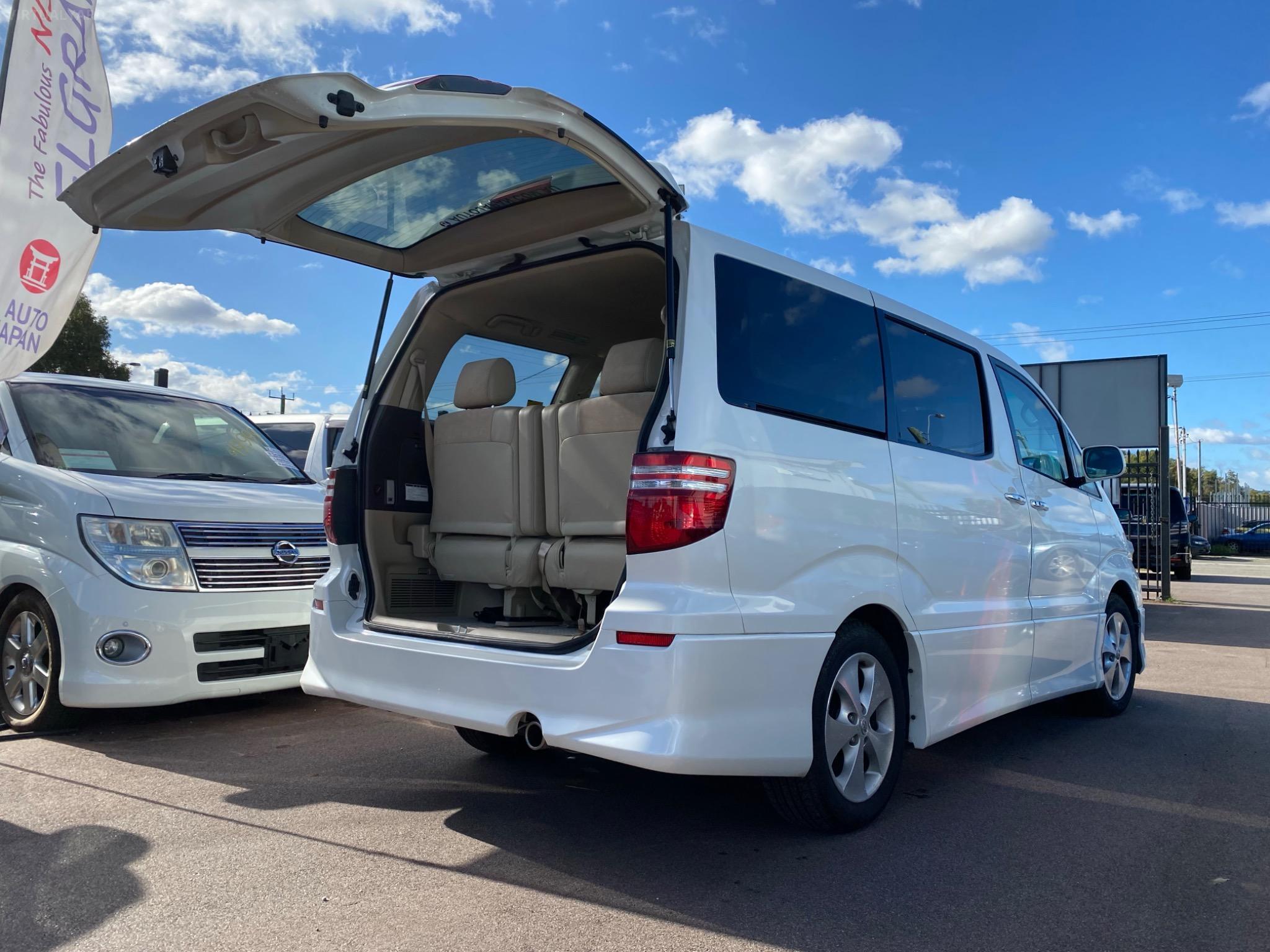 Mewah dan Fungsional: Mengulas Interior Alphard 8-Seater Secara Mendalam